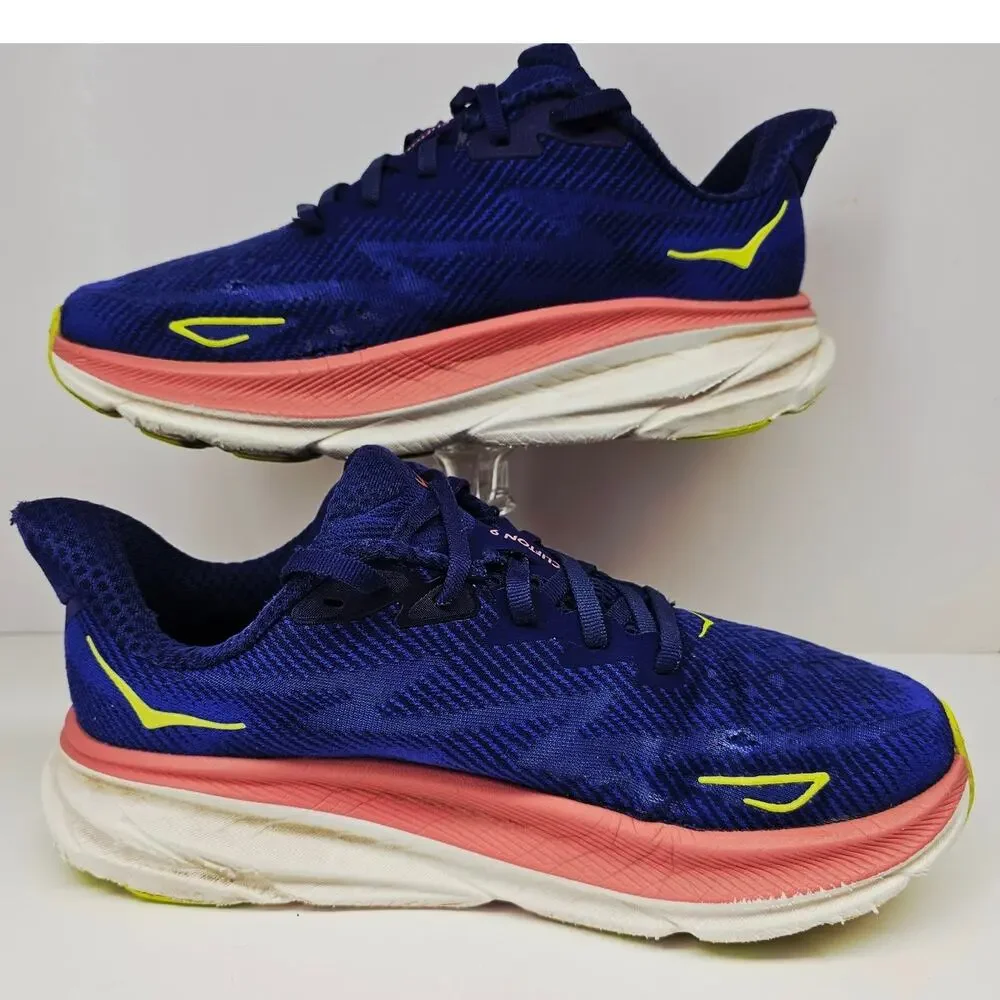 Hoka Women 9 Comfy footwear//